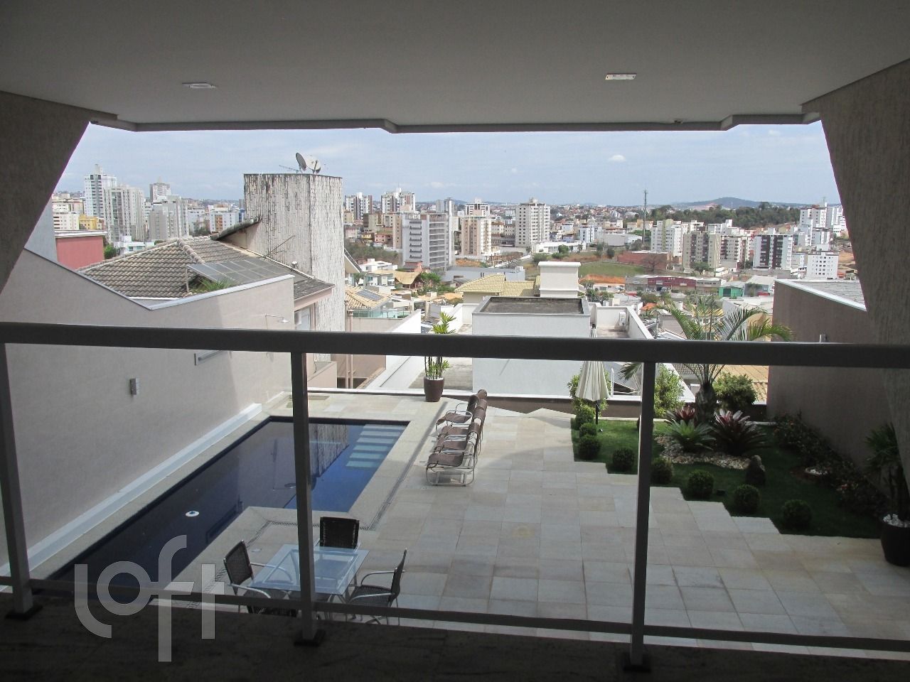 Casa de Condomínio à venda com 5 quartos, 550m² - Foto 2