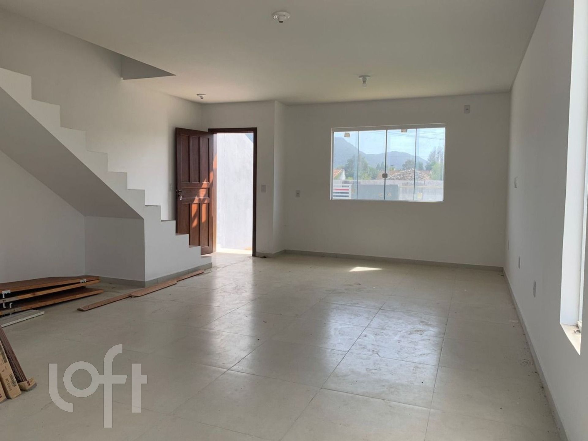 Casa Residencial com 109m², 2 quartos, 2 suítes, 2 garagens, no bairro São João do Rio Vermelho em Florianópolis