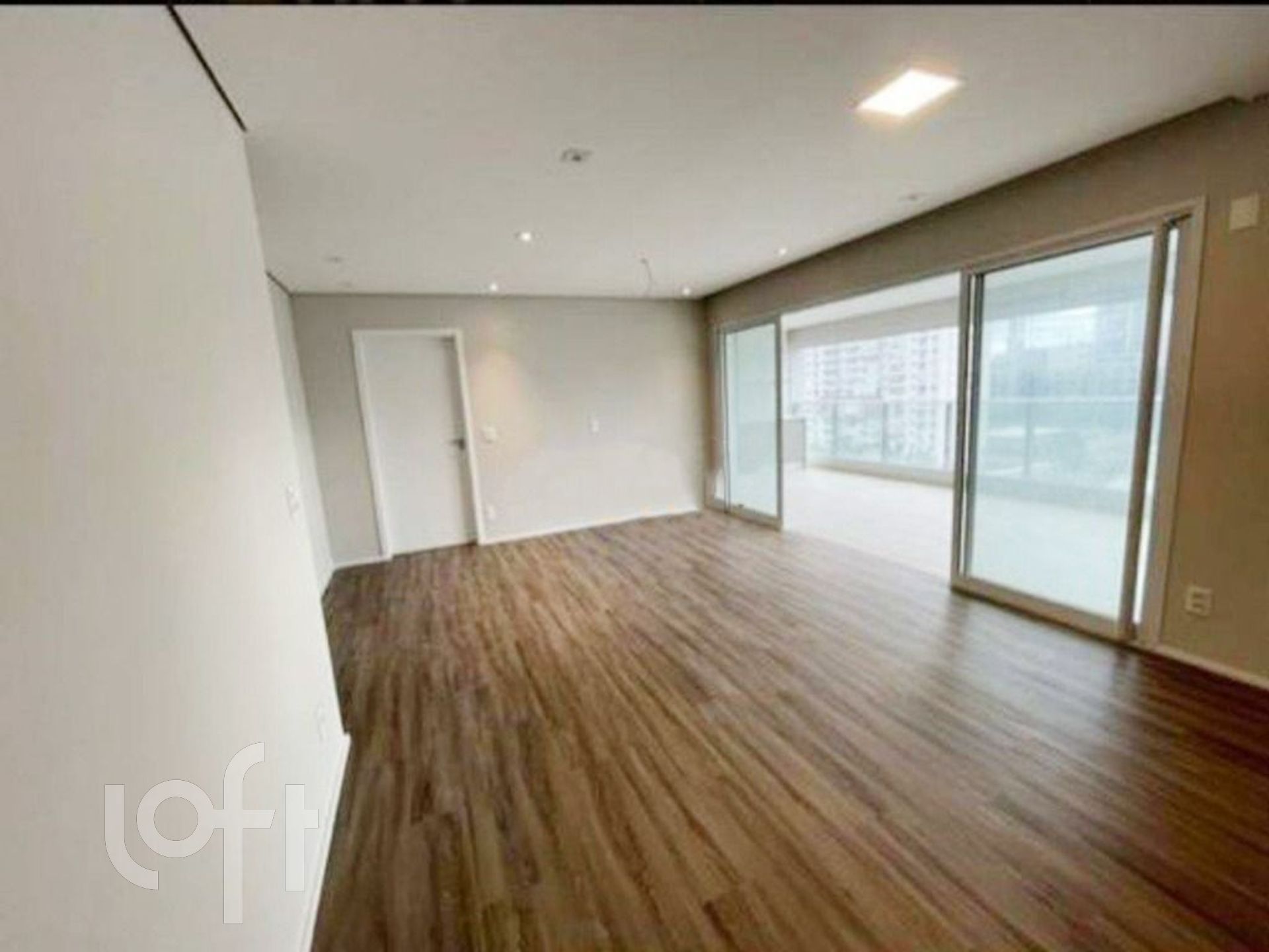 Apartamento à venda com 3 quartos, 130m² - Foto 2