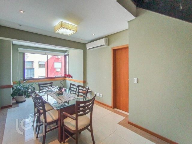 Apartamento com 259m², 3 dormitórios, 1 suíte, 2 vagas, São João em Porto Alegre