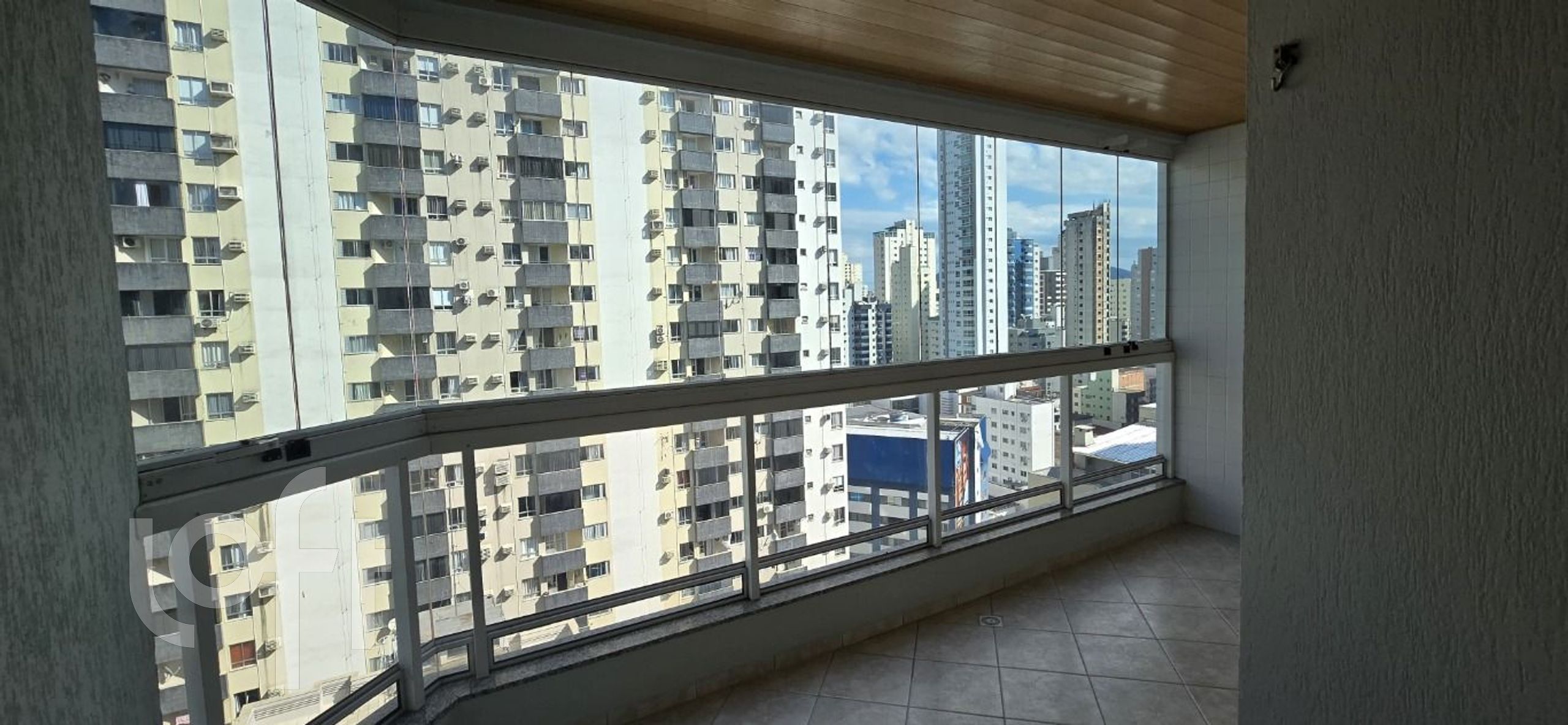 Apartamentos com 114m², 3 quartos, 1 suíte, 2 garagens, no bairro Centro em Balneário Camboriú