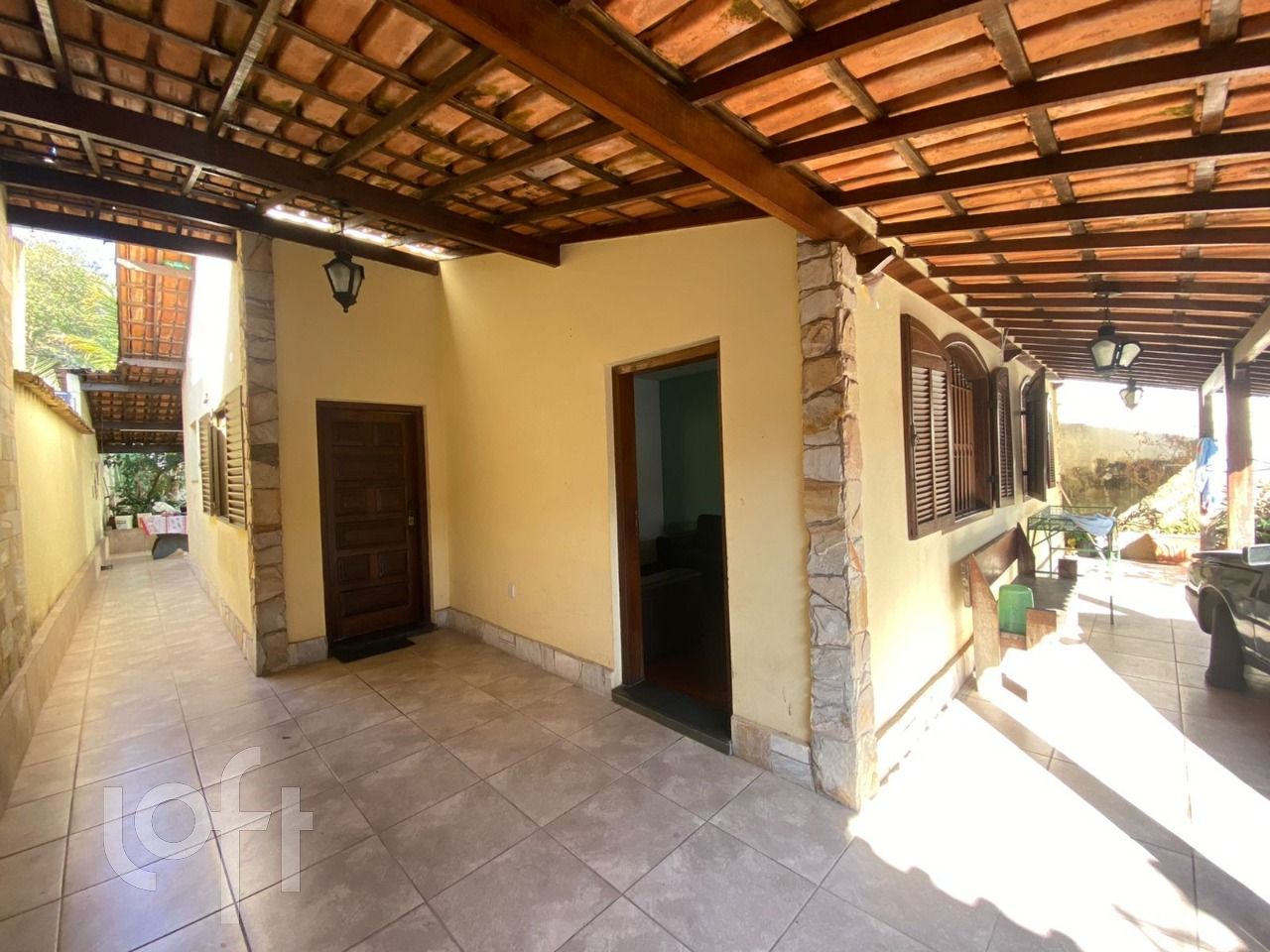 Casa à venda com 3 quartos, 225m² - Foto 2