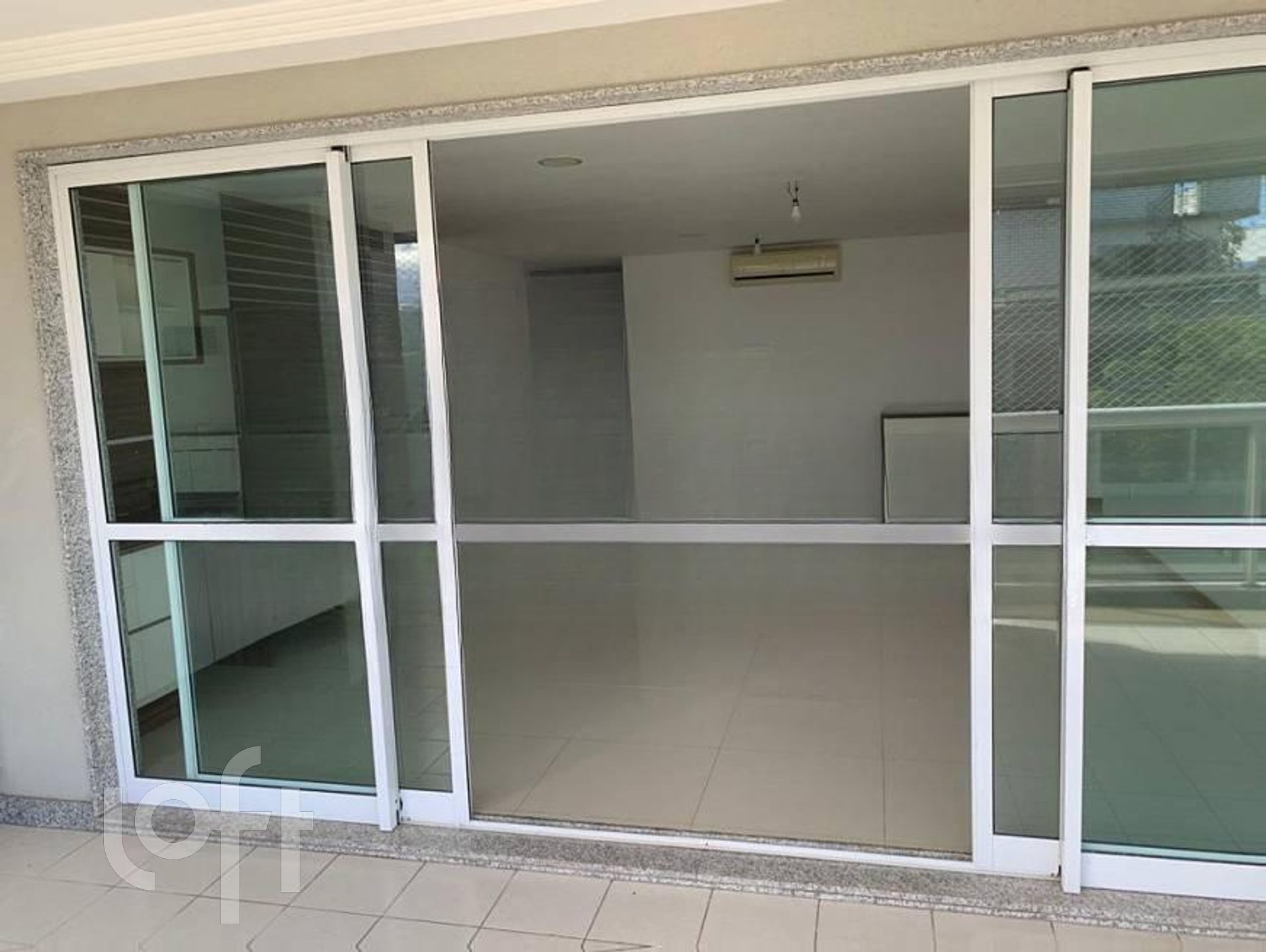 Apartamento à venda com 3 quartos, 166m² - Foto 2