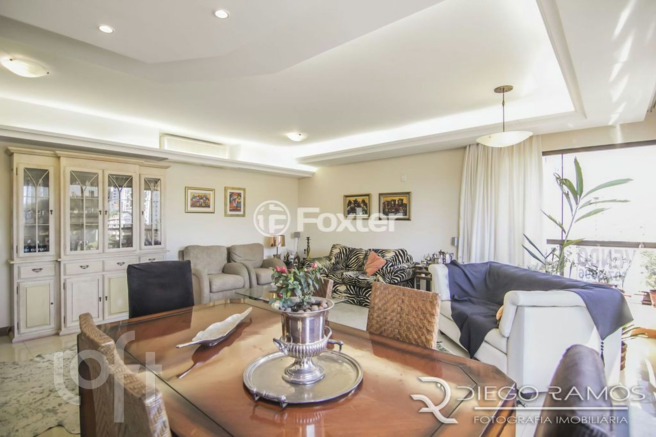 Apartamento com 107m², 3 dormitórios, 1 suíte, 2 vagas, Petrópolis em Porto Alegre