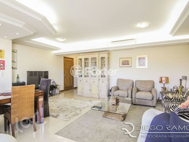 Apartamento com 107m², 3 dormitórios, 1 suíte, 2 vagas, Petrópolis em Porto Alegre