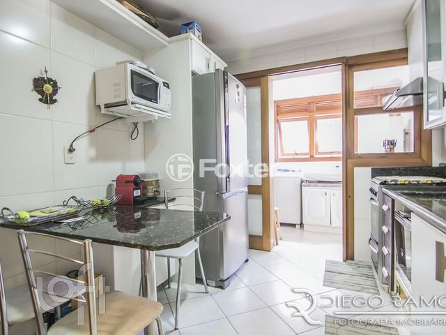 Apartamento com 107m², 3 dormitórios, 1 suíte, 2 vagas, Petrópolis em Porto Alegre