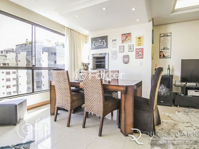 Apartamento com 107m², 3 dormitórios, 1 suíte, 2 vagas, Petrópolis em Porto Alegre