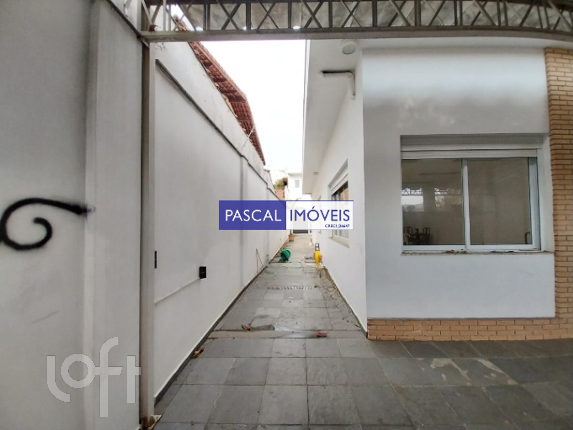 Casa à venda com 6 quartos, 248m² - Foto 2