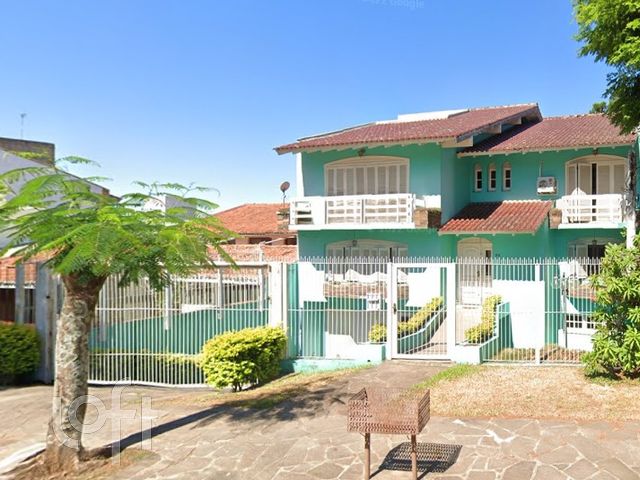 Casa com 558m², 4 dormitórios, 1 suíte, 3 vagas, Três Figueiras em Porto Alegre