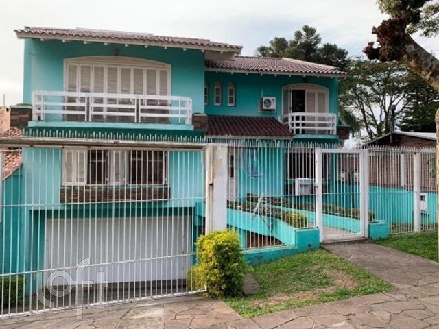 Casa com 558m², 4 dormitórios, 1 suíte, 3 vagas, Três Figueiras em Porto Alegre