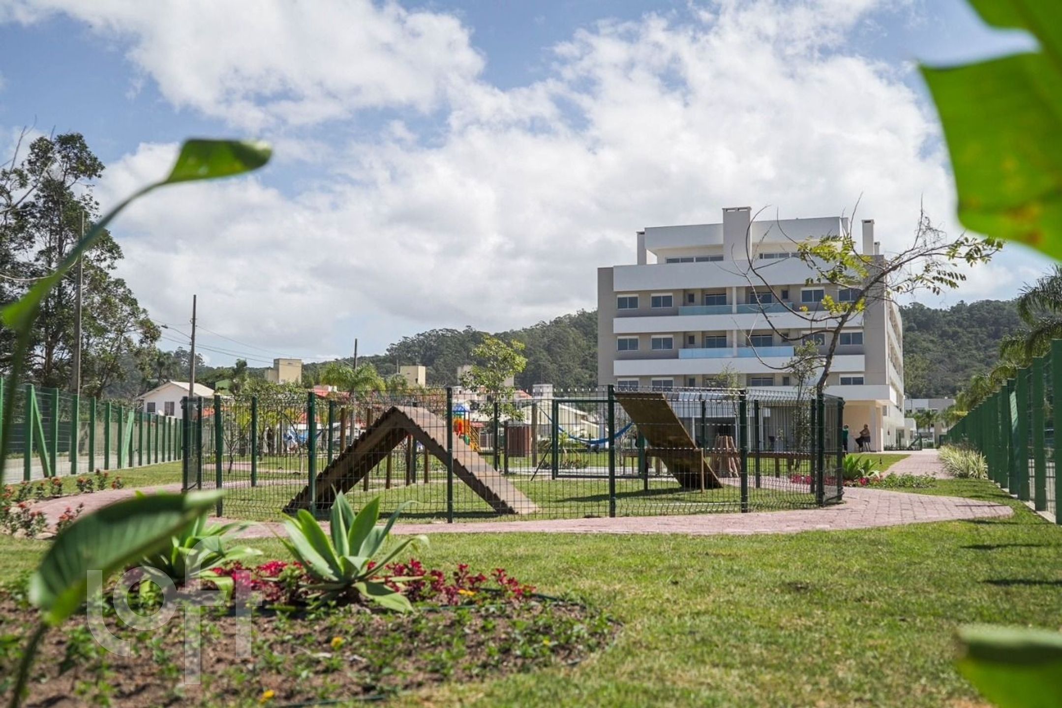 Apartamentos com 77m², 2 quartos, 1 suíte, 2 garagens, no bairro Ingleses em Florianópolis