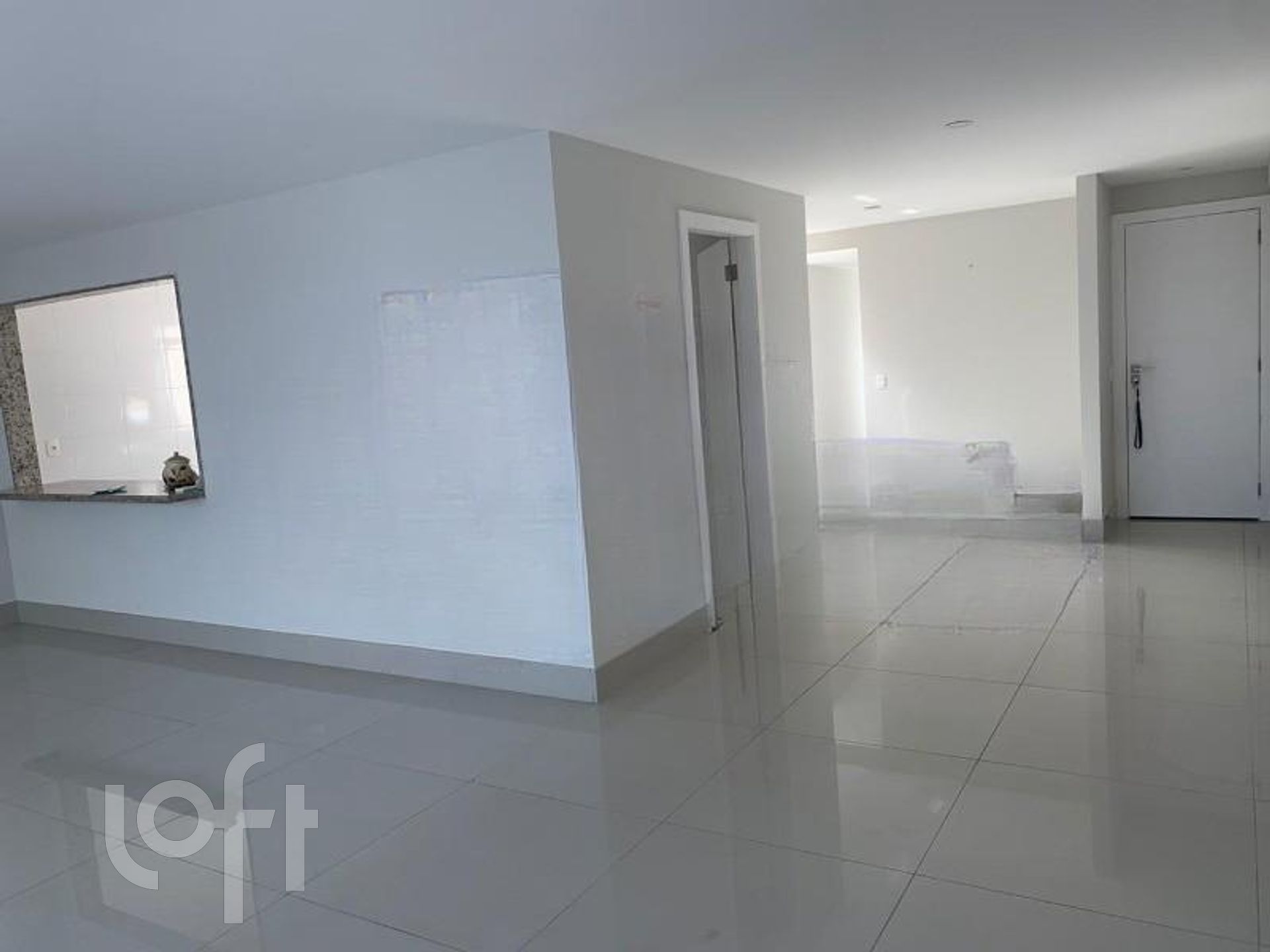 Apartamento à venda com 3 quartos, 180m² - Foto 4