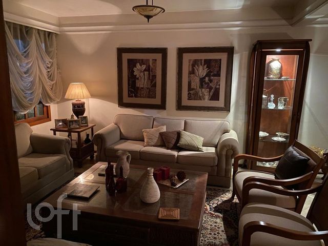 Casa com 246m², 4 dormitórios, 2 suítes, 2 vagas, Chácara das Pedras em Porto Alegre