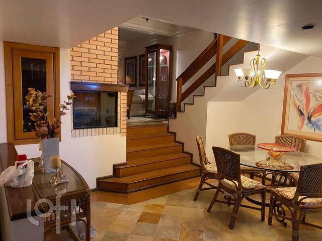 Casa com 246m², 4 dormitórios, 2 suítes, 2 vagas, Chácara das Pedras em Porto Alegre