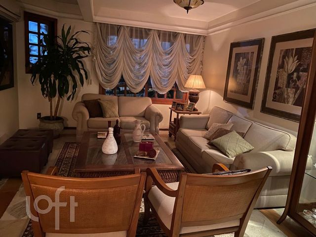 Casa com 246m², 4 dormitórios, 2 suítes, 2 vagas, Chácara das Pedras em Porto Alegre