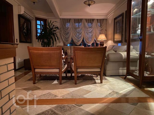 Casa com 246m², 4 dormitórios, 2 suítes, 2 vagas, Chácara das Pedras em Porto Alegre