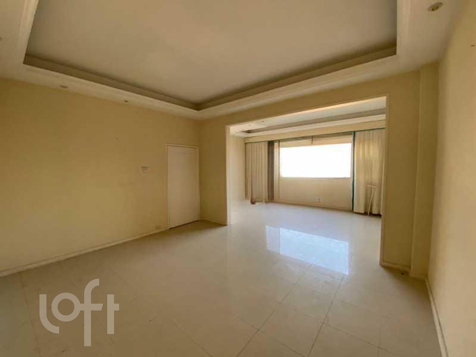 Apartamento à venda com 3 quartos, 140m² - Foto 2