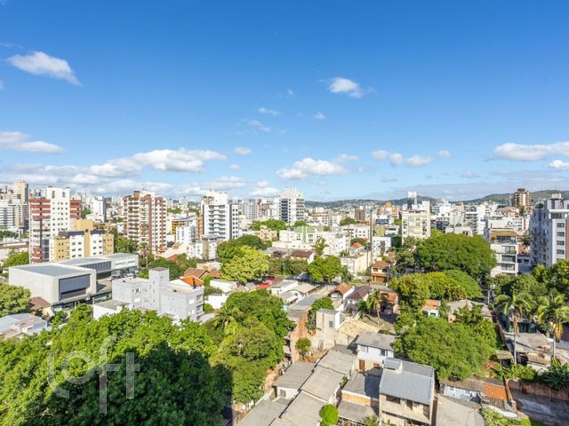 Apartamento com 122m², 3 dormitórios, 1 suíte, 2 vagas, Petrópolis em Porto Alegre