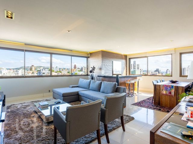 Apartamento com 122m², 3 dormitórios, 1 suíte, 2 vagas, Petrópolis em Porto Alegre