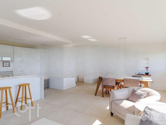 Apartamento com 90m², 2 dormitórios, 2 suítes, 2 vagas, Petrópolis em Porto Alegre