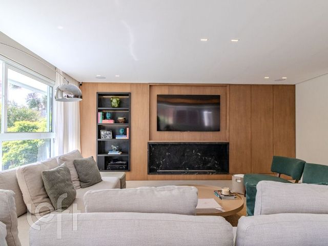 Apartamento com 203m², 3 dormitórios, 1 suíte, 2 vagas, Petrópolis em Porto Alegre