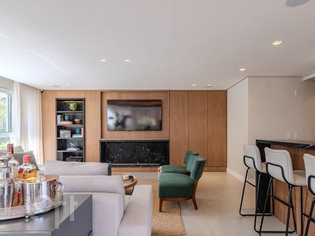 Apartamento com 203m², 3 dormitórios, 1 suíte, 2 vagas, Petrópolis em Porto Alegre