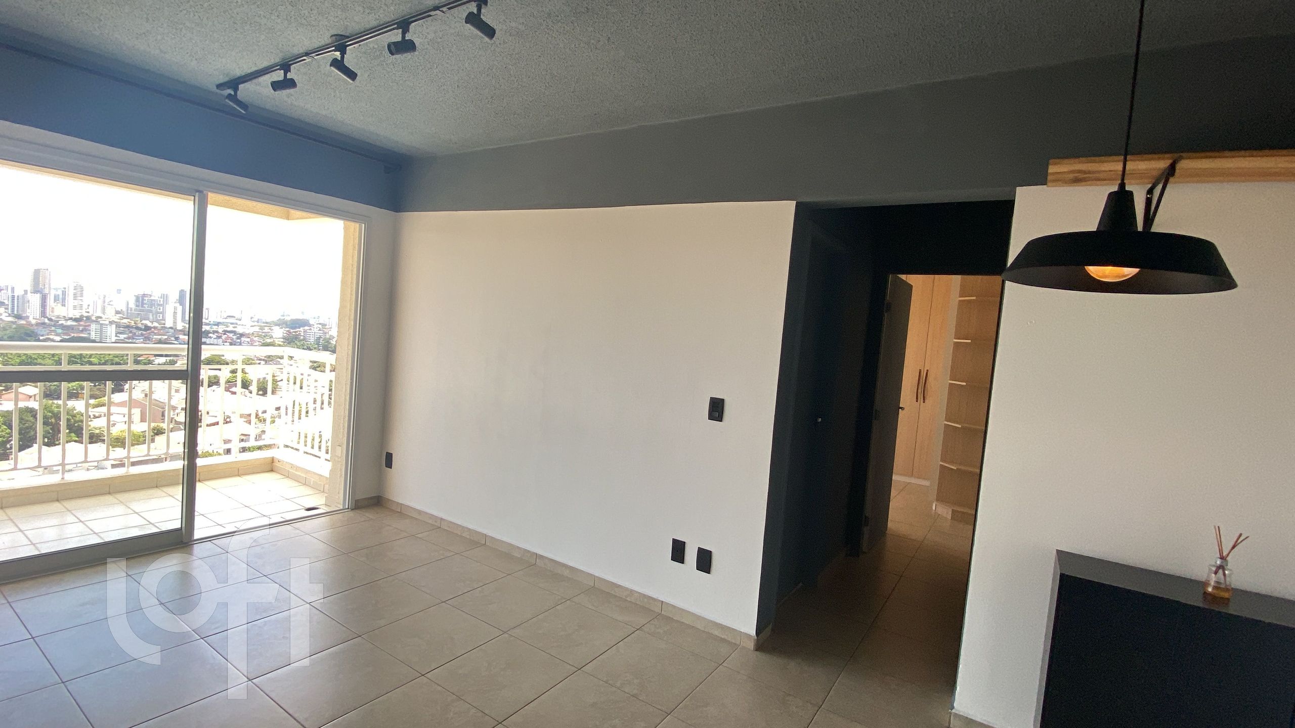 Apartamento à venda com 2 quartos, 64m² - Foto 3