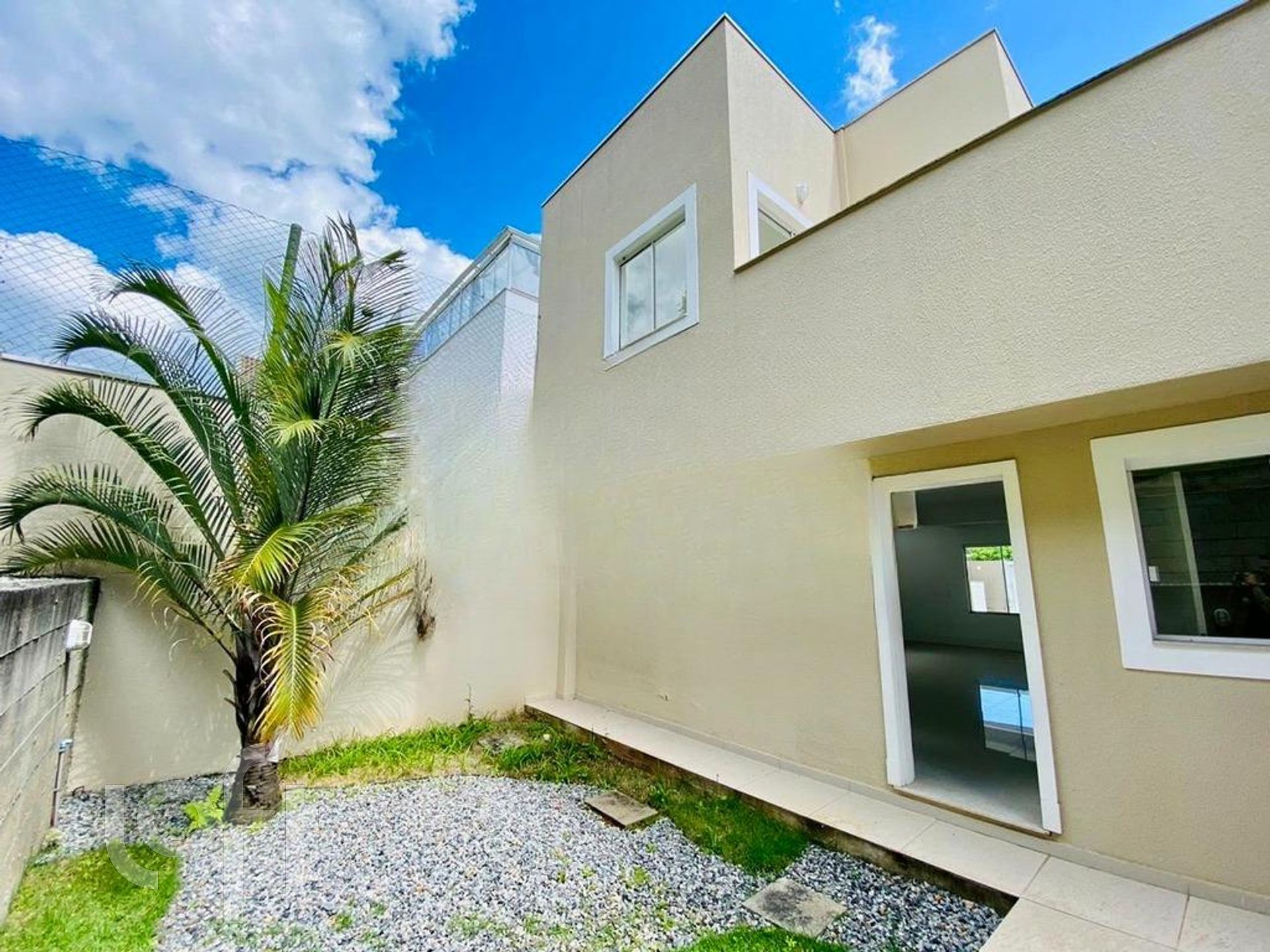 Casa Residencial com 176m², 3 quartos, 2 suítes, 2 garagens, no bairro Pioneiros em Balneário Camboriú