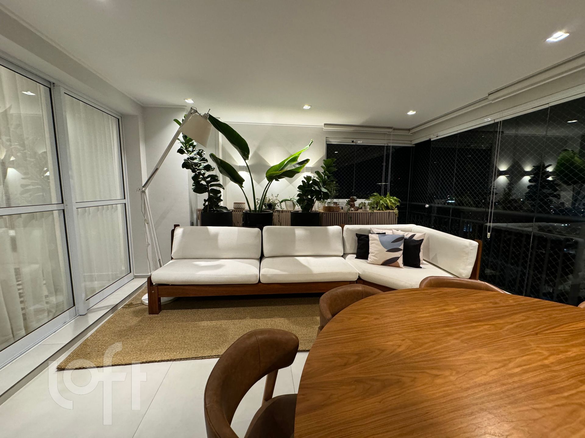 Apartamento à venda com 3 quartos, 123m² - Foto 2