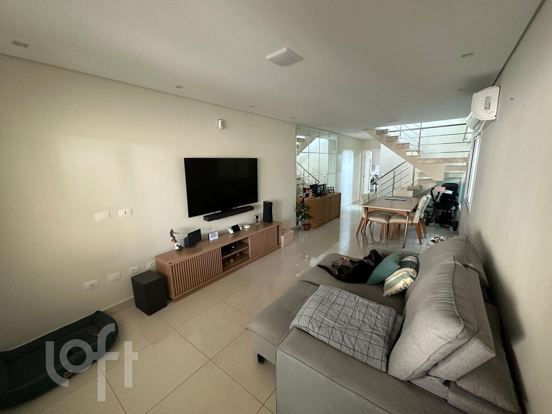 Casa à venda com 3 quartos, 151m² - Foto 1