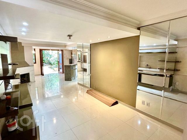 Casa com 225m², 3 dormitórios, 1 suíte, 2 vagas, Chácara das Pedras em Porto Alegre