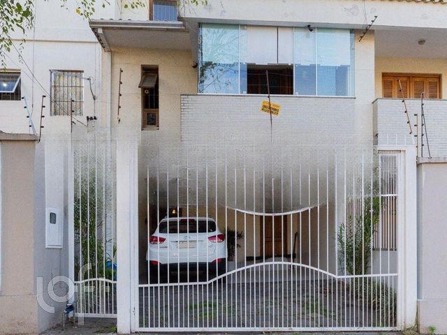 Casa com 225m², 3 dormitórios, 1 suíte, 2 vagas, Chácara das Pedras em Porto Alegre