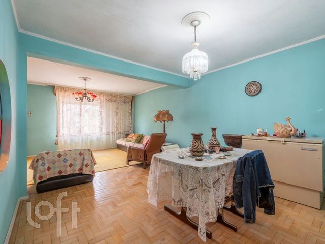 Casa com 228m², 4 dormitórios, 1 suíte, 4 vagas, Petrópolis em Porto Alegre