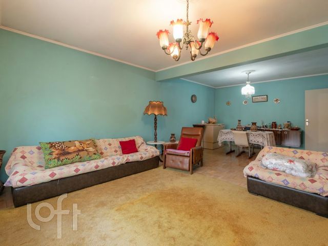 Casa com 228m², 4 dormitórios, 1 suíte, 4 vagas, Petrópolis em Porto Alegre