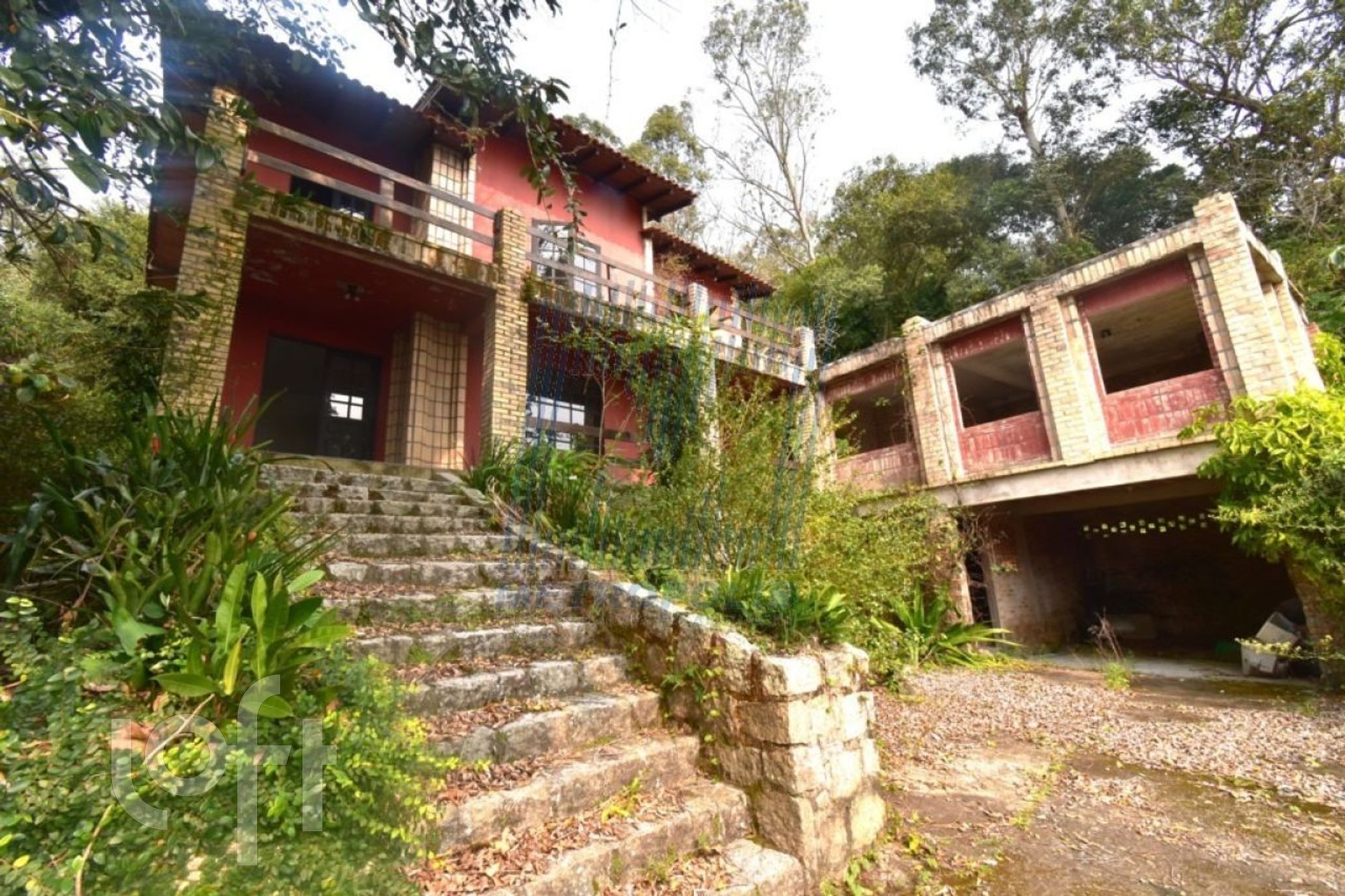 Casa à venda em Sambaqui com 152 m², 3 quartos, 1 suíte, 2 vagas
