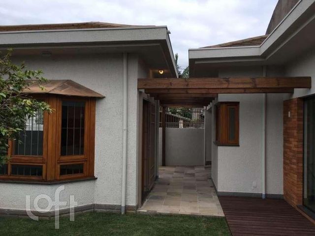 Casa com 175m², 3 dormitórios, 1 suíte, 5 vagas, São João em Porto Alegre