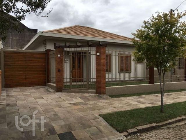Casa com 175m², 3 dormitórios, 1 suíte, 5 vagas, São João em Porto Alegre