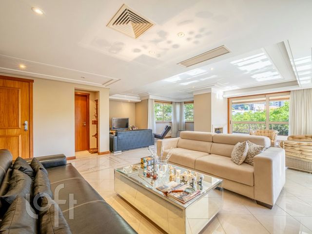 Apartamento com 220m², 3 dormitórios, 3 suítes, 4 vagas, Petrópolis em Porto Alegre