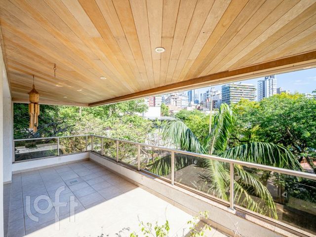 Apartamento com 220m², 3 dormitórios, 3 suítes, 4 vagas, Petrópolis em Porto Alegre