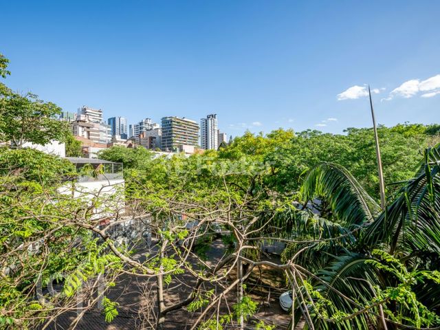 Apartamento com 220m², 3 dormitórios, 3 suítes, 4 vagas, Petrópolis em Porto Alegre