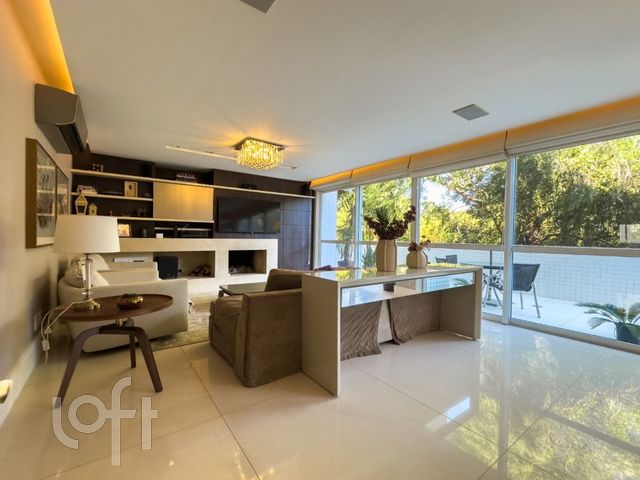 Apartamento com 320m², 3 dormitórios, 3 suítes, 3 vagas, Petrópolis em Porto Alegre