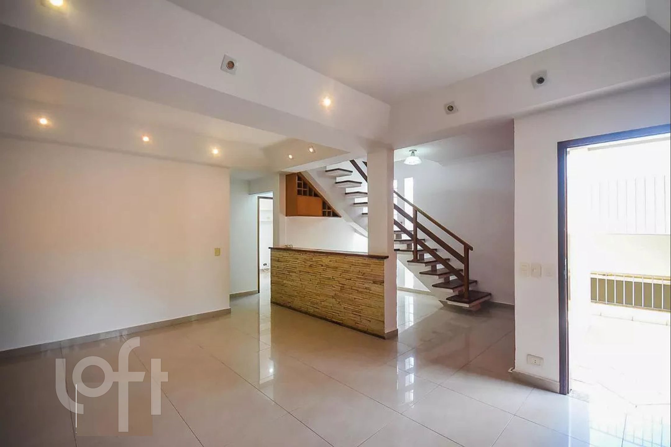 Casa à venda com 5 quartos, 261m² - Foto 2