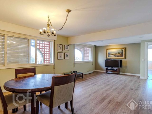 Apartamento com 211m², 3 dormitórios, 1 suíte, 1 vaga, Menino Deus em Porto Alegre