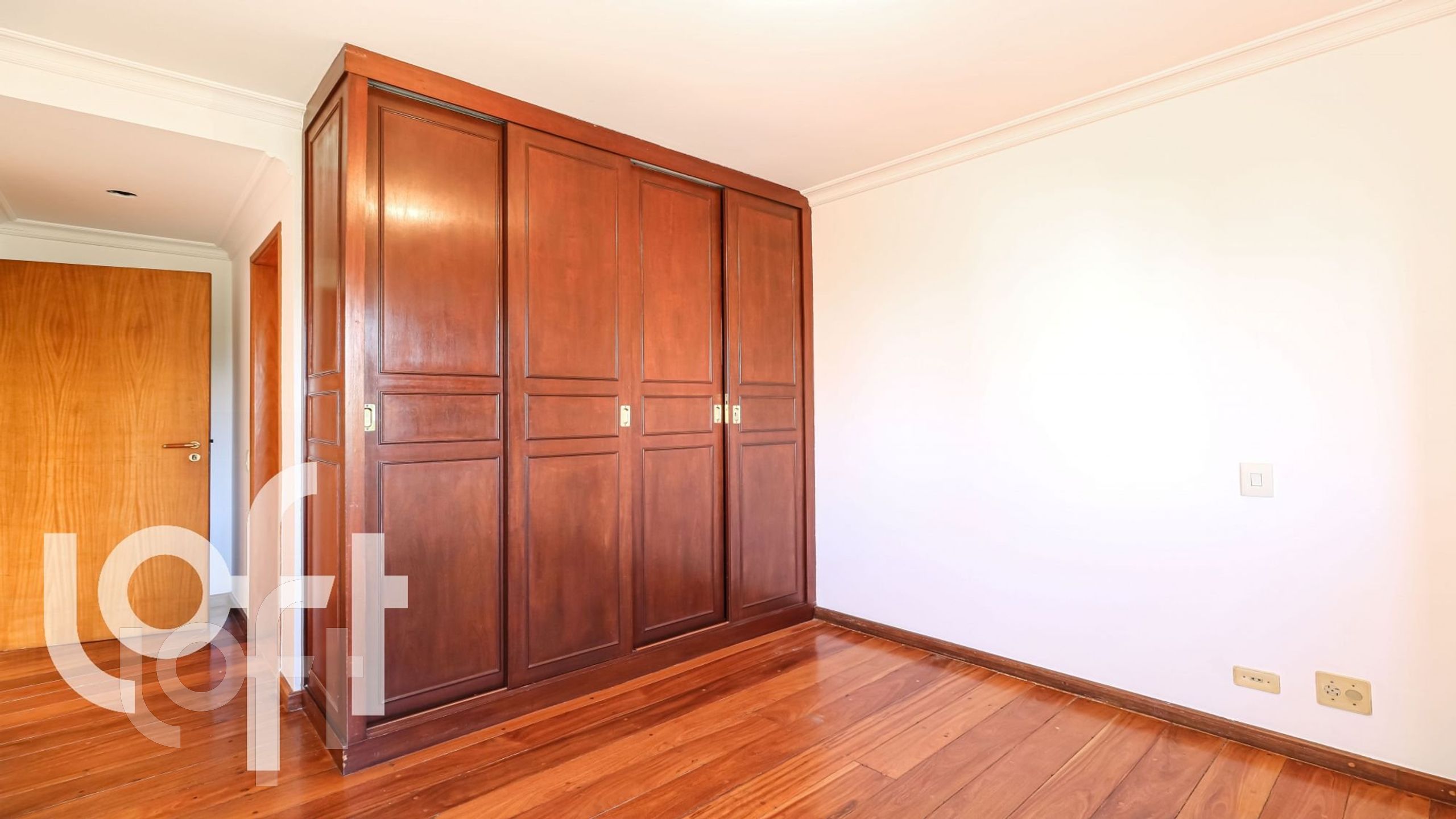 Apartamento à venda com 4 quartos, 200m² - Foto 2