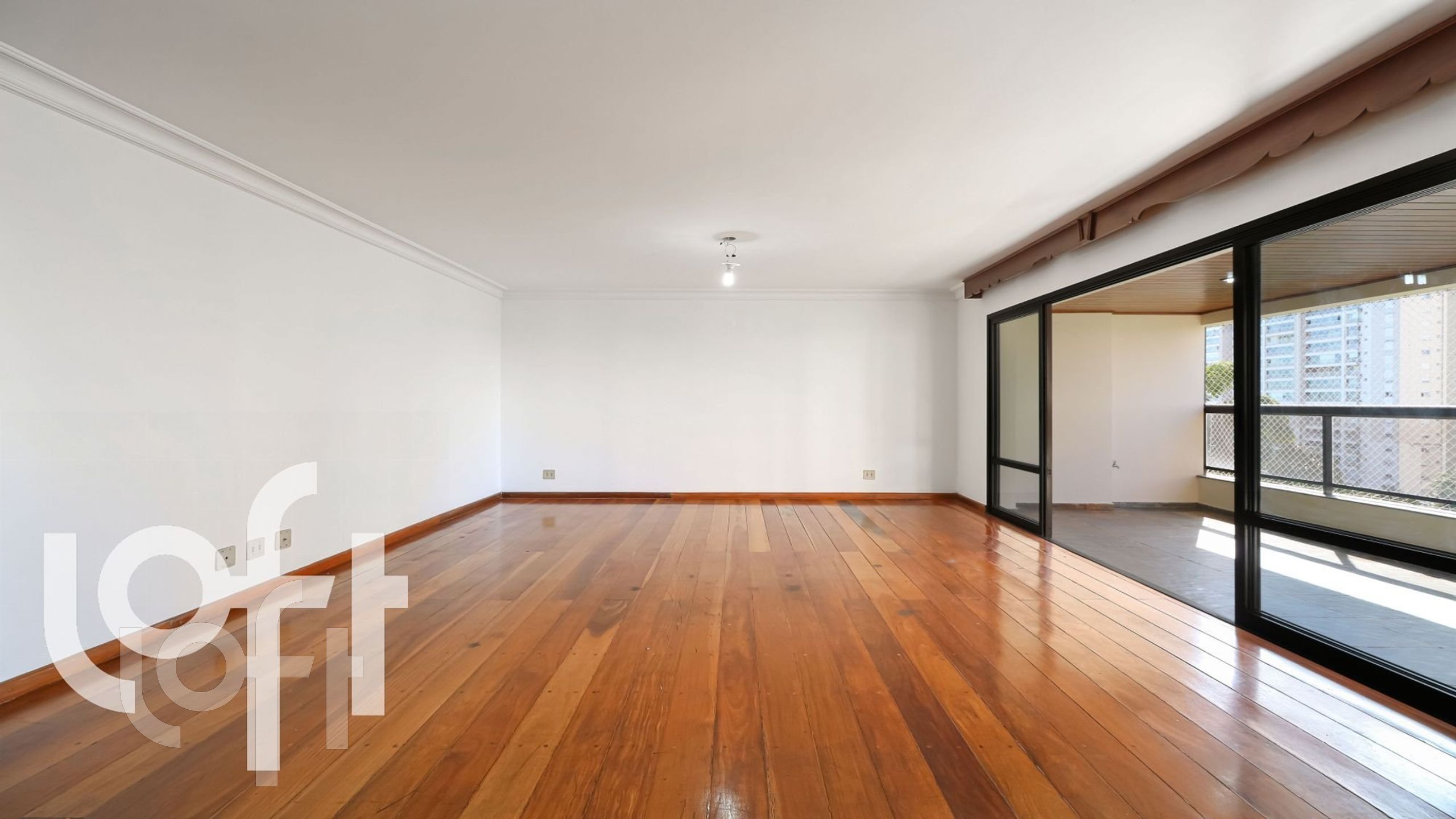 Apartamento à venda com 4 quartos, 200m² - Foto 1