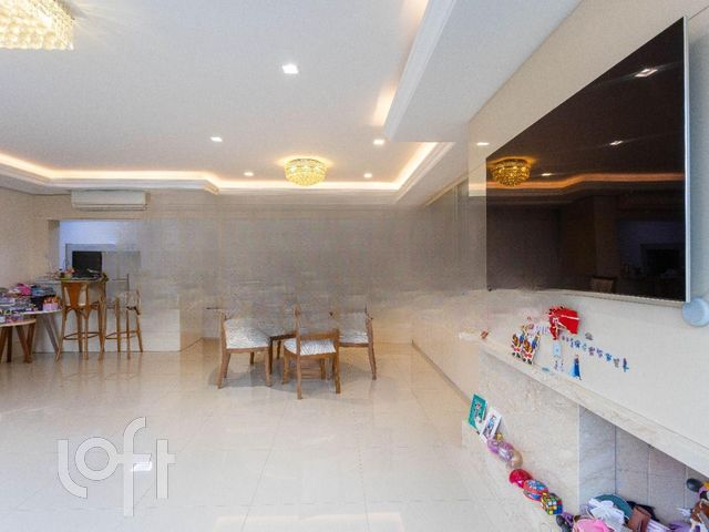 Apartamento com 136m², 4 dormitórios, 1 suíte, 3 vagas, Bela Vista em Porto Alegre