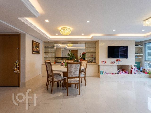 Apartamento com 136m², 4 dormitórios, 1 suíte, 3 vagas, Bela Vista em Porto Alegre