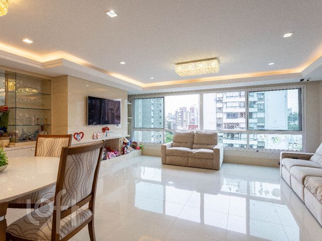 Apartamento com 136m², 4 dormitórios, 1 suíte, 3 vagas, Bela Vista em Porto Alegre