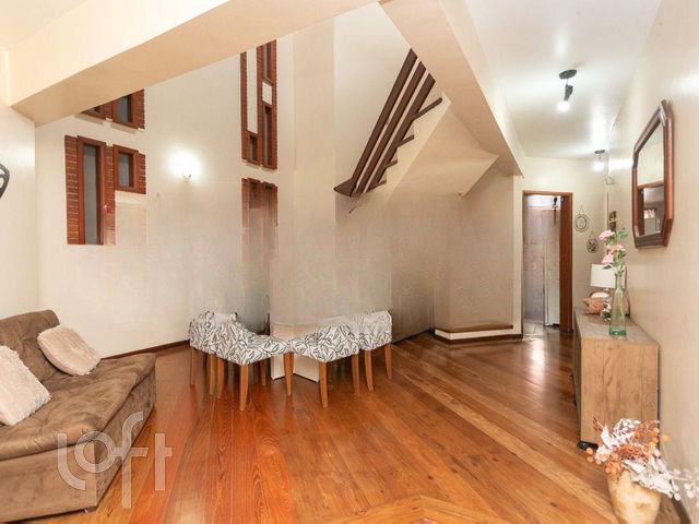 Casa com 294m², 4 dormitórios, 1 suíte, 2 vagas, Cristo Redentor em Porto Alegre