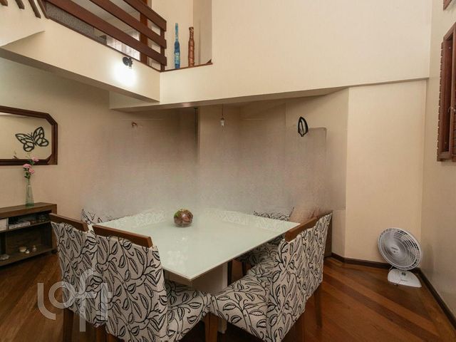 Casa com 294m², 4 dormitórios, 1 suíte, 2 vagas, Cristo Redentor em Porto Alegre